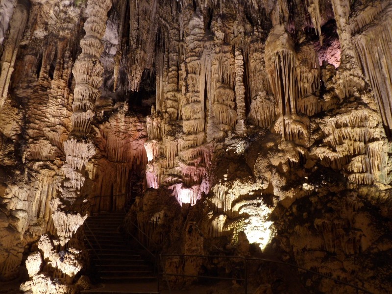 4_razones_para_viajar_a_Granada_cueva
