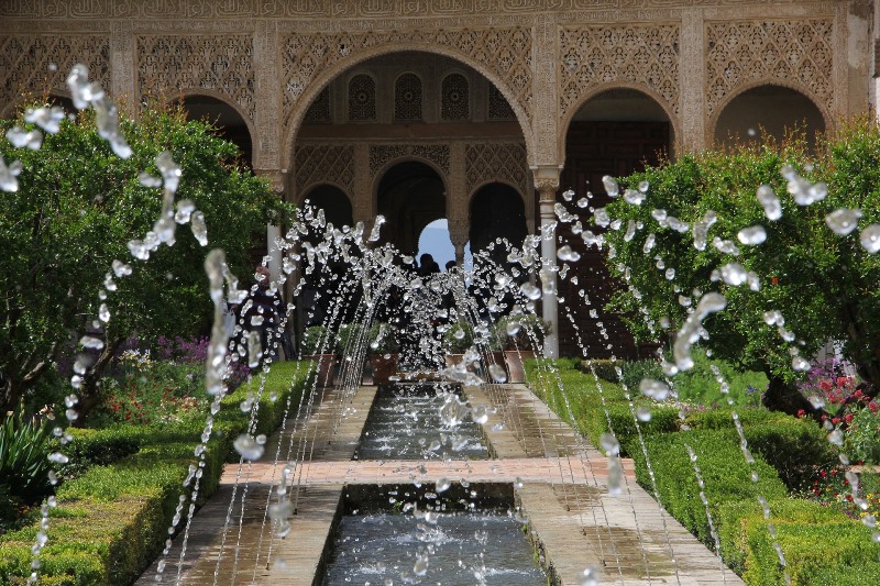 4_razones_para_viajar_a_Granada_fuente
