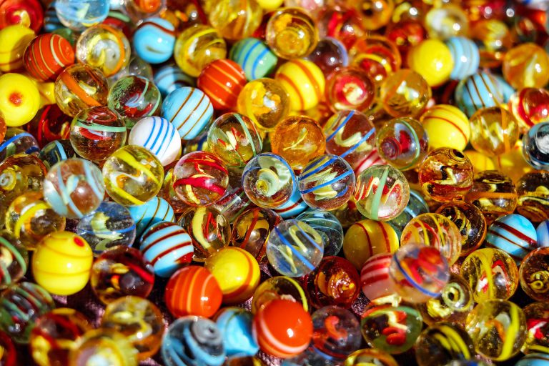 6-Beneficios-de-los-juegos-en-el-patio-blog-portada-canicas