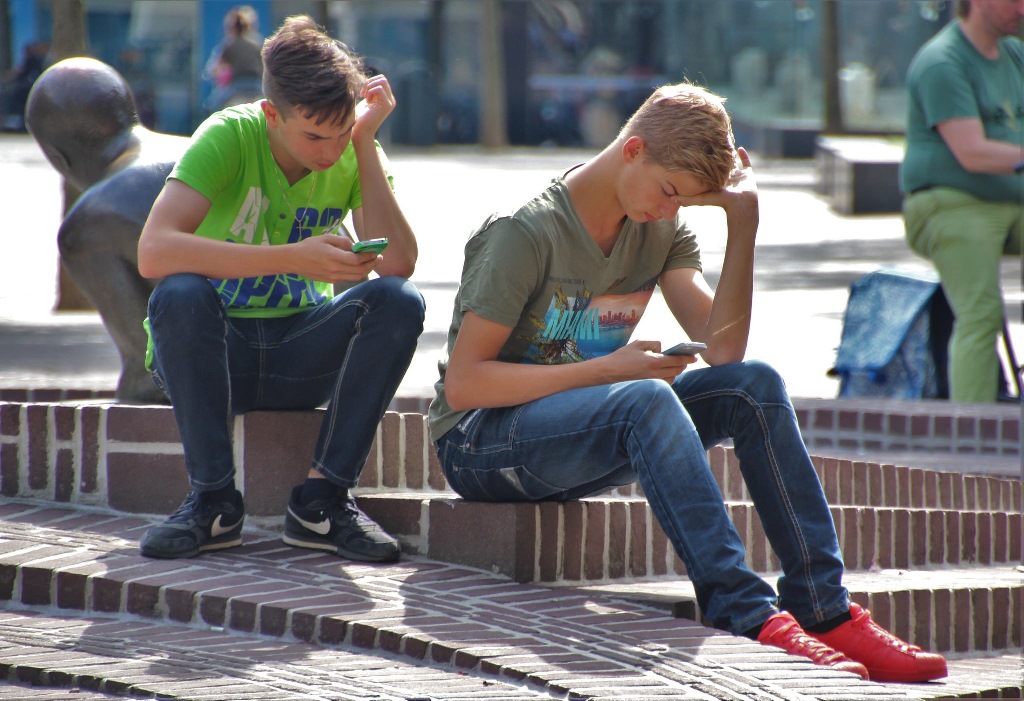 Los-moviles-y-los-niños-blog-adolescentes