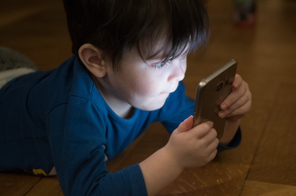 Los-moviles-y-los-niños-blog-infancia