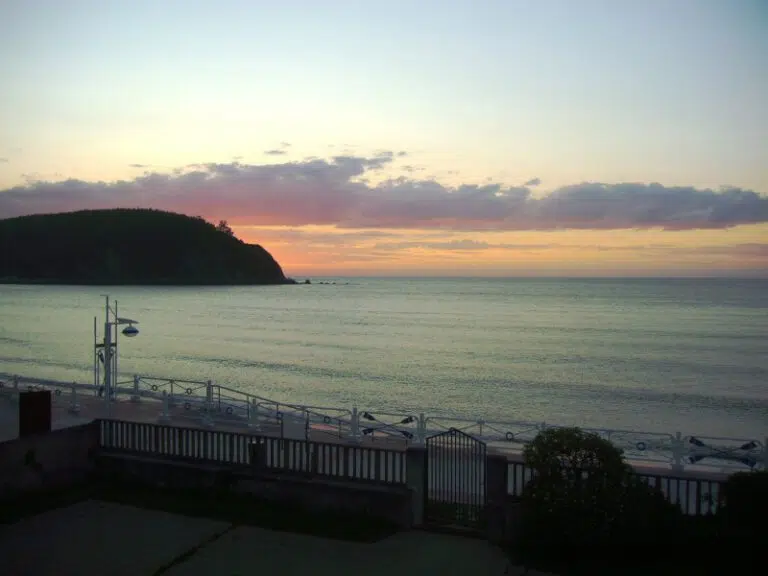 vista del mar anocheciendo