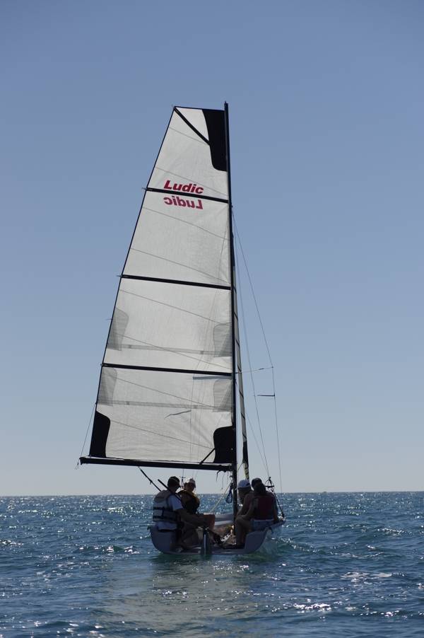 viajes-fin-de-curso-playa-escala-catamaran