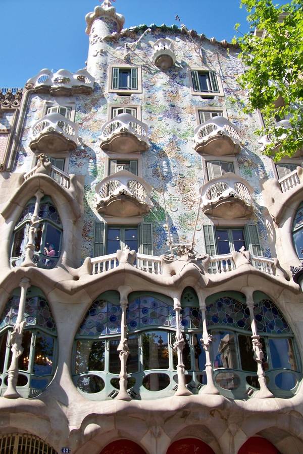 viajes-fin-de-curso-playa-barcelona-edificio